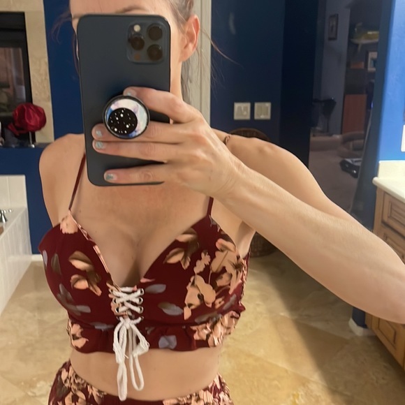 2 piece flirty floral Short Set & crop Tank top lace front small maroon & cream - Picture 4 of 13